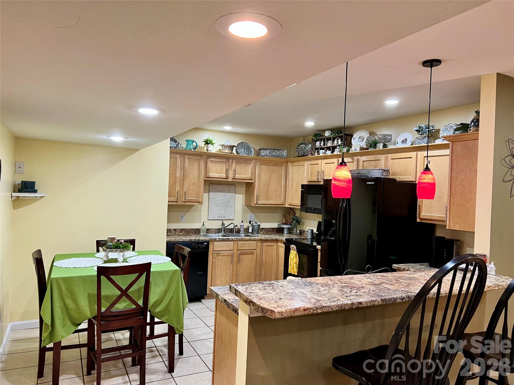 90 King Road — Weaverville