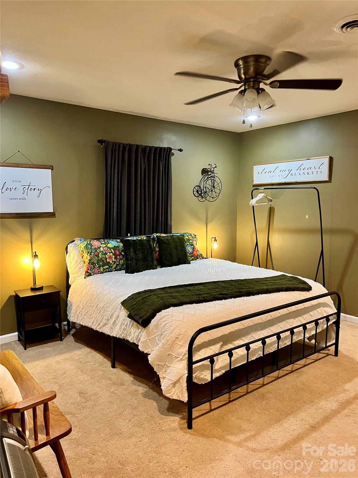 90 King Road — Weaverville