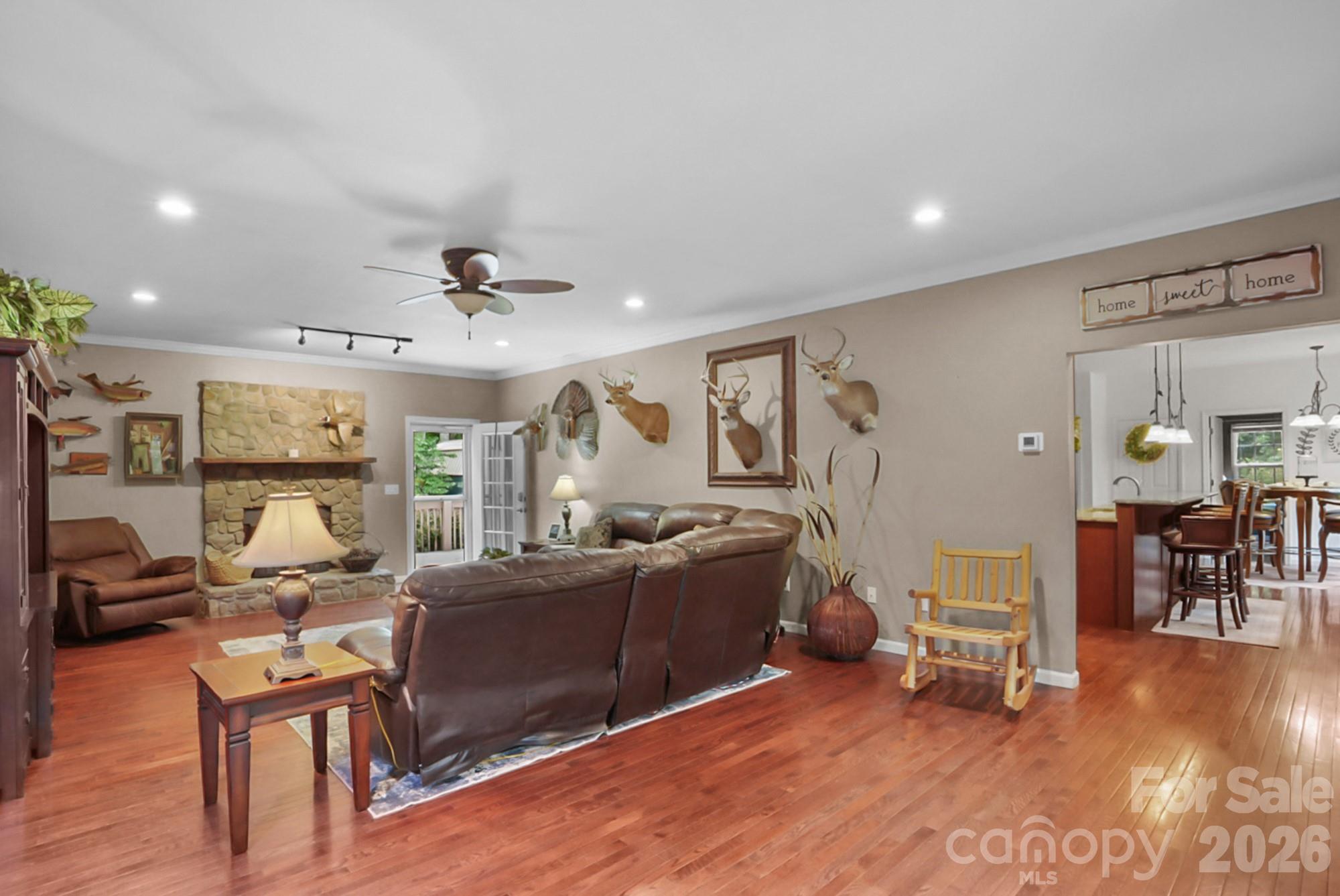 90 King Road — Weaverville
