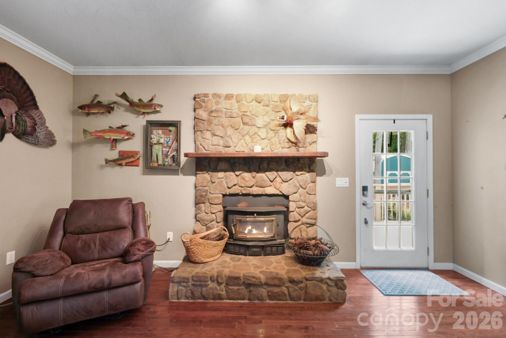 90 King Road — Weaverville