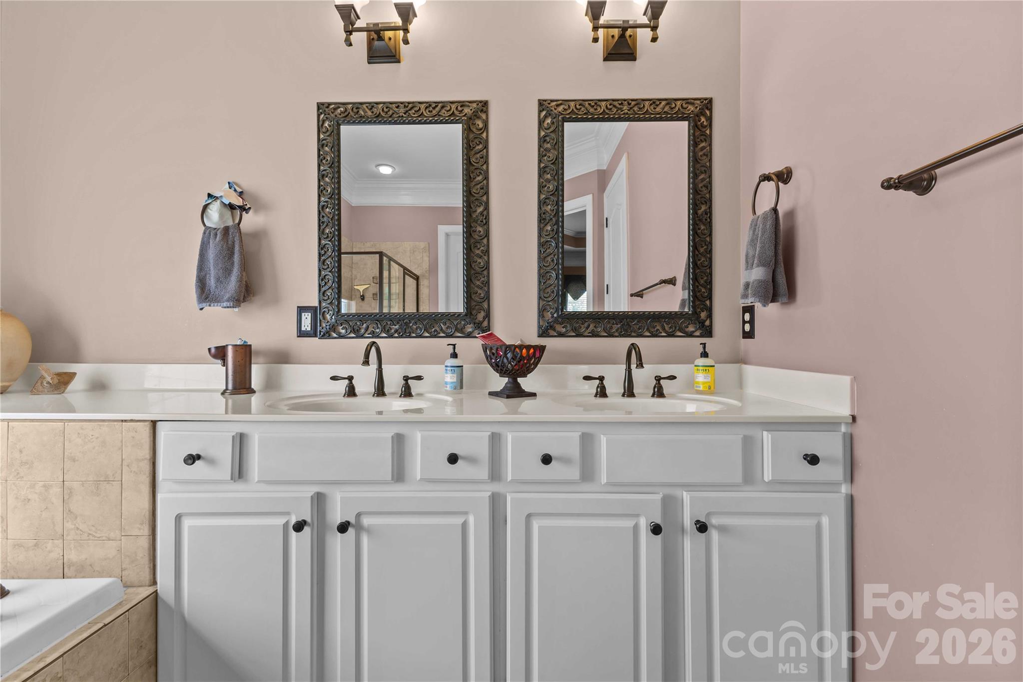 3560 Valiant Avenue SW — Concord