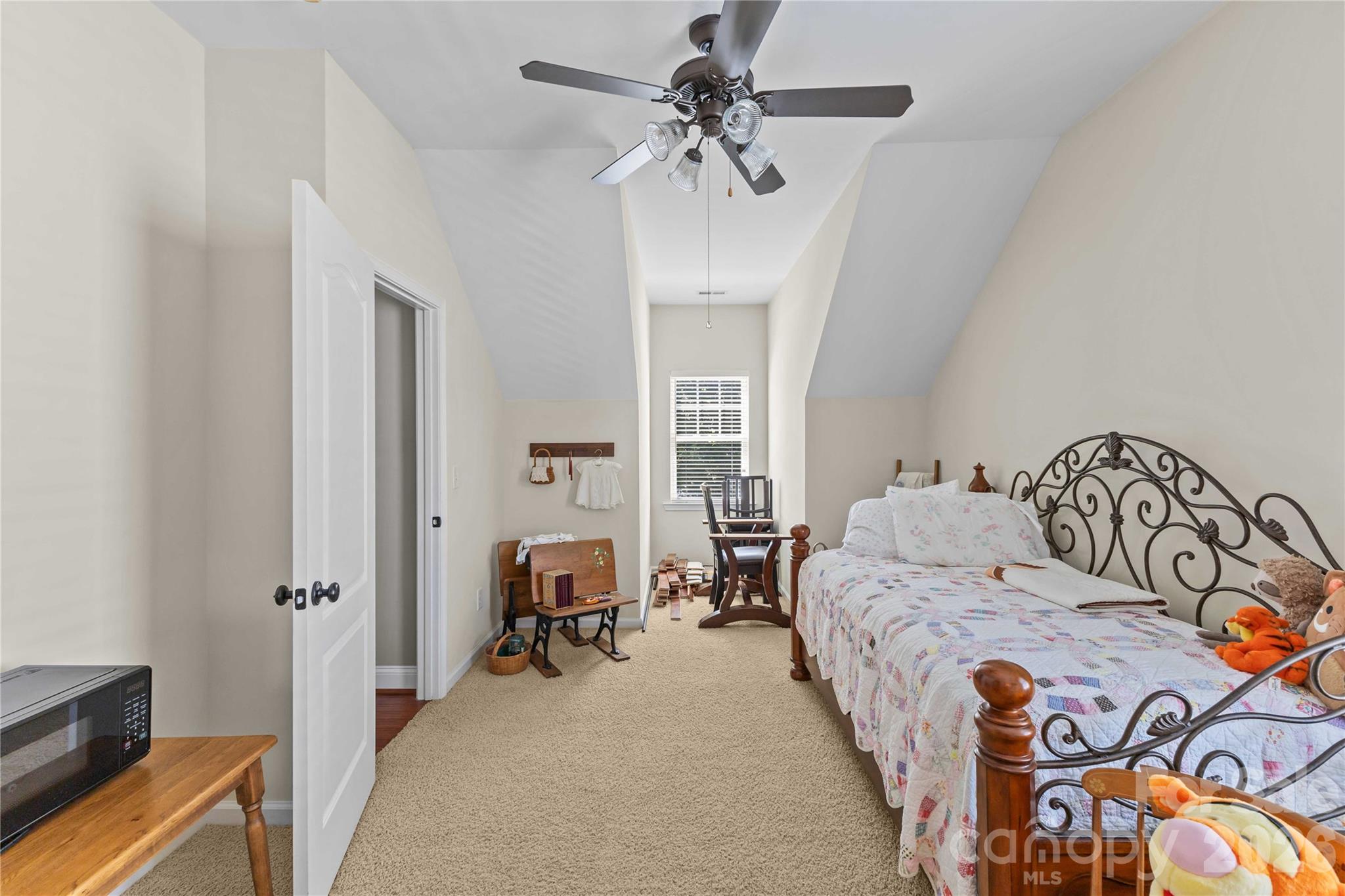3560 Valiant Avenue SW — Concord