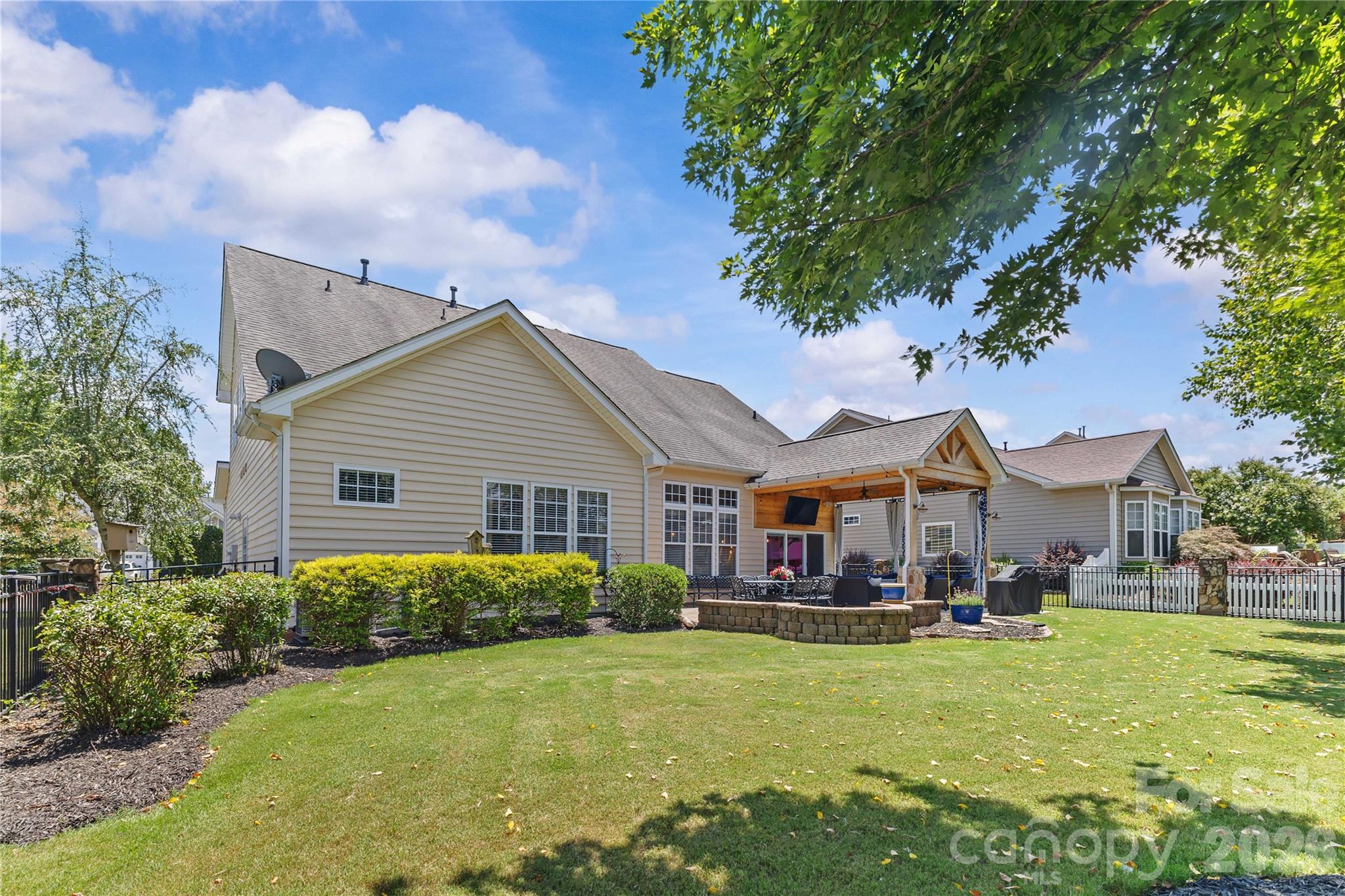 3560 Valiant Avenue SW — Concord
