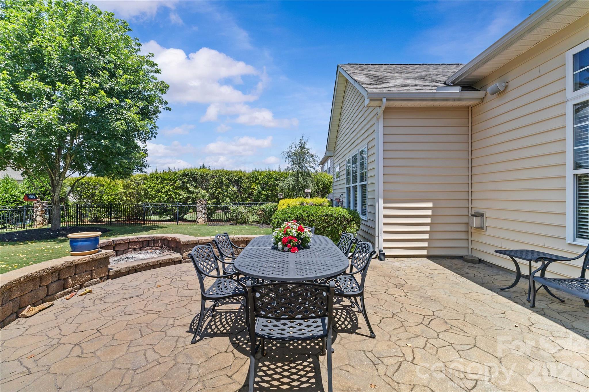 3560 Valiant Avenue SW — Concord