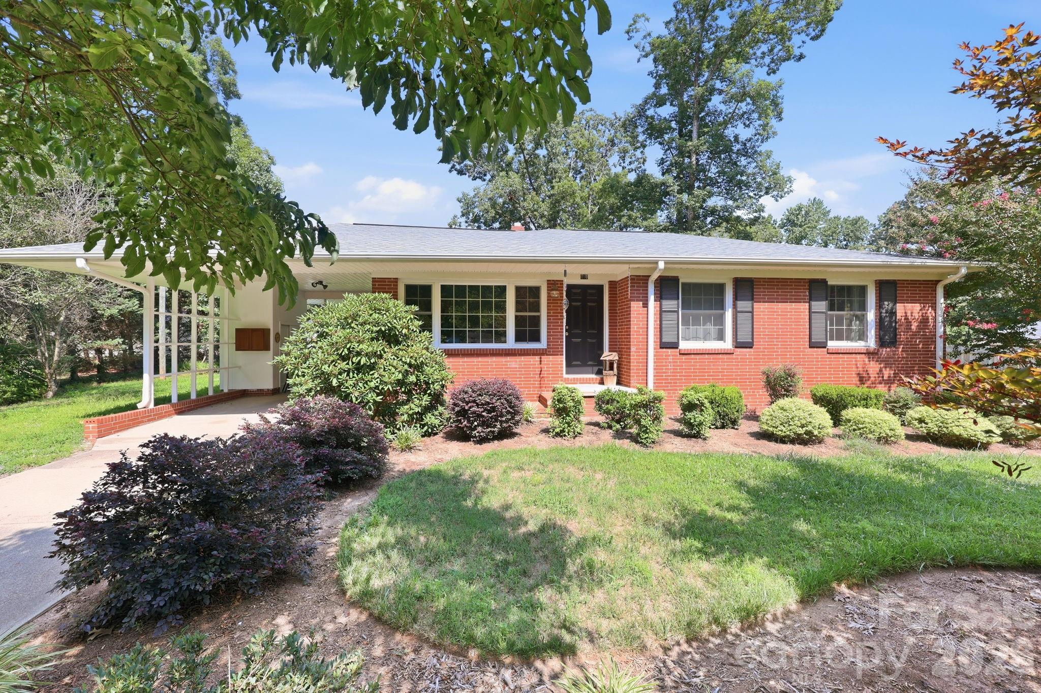 135 Cantiberry Drive — Salisbury