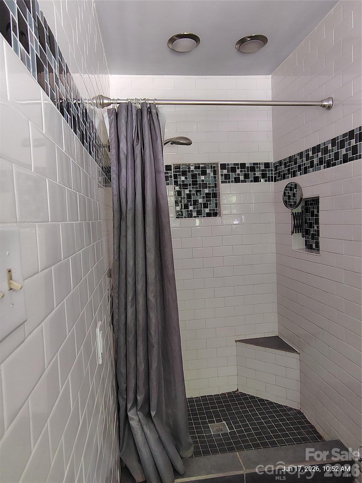 213 Lakeview Drive — Harrisburg