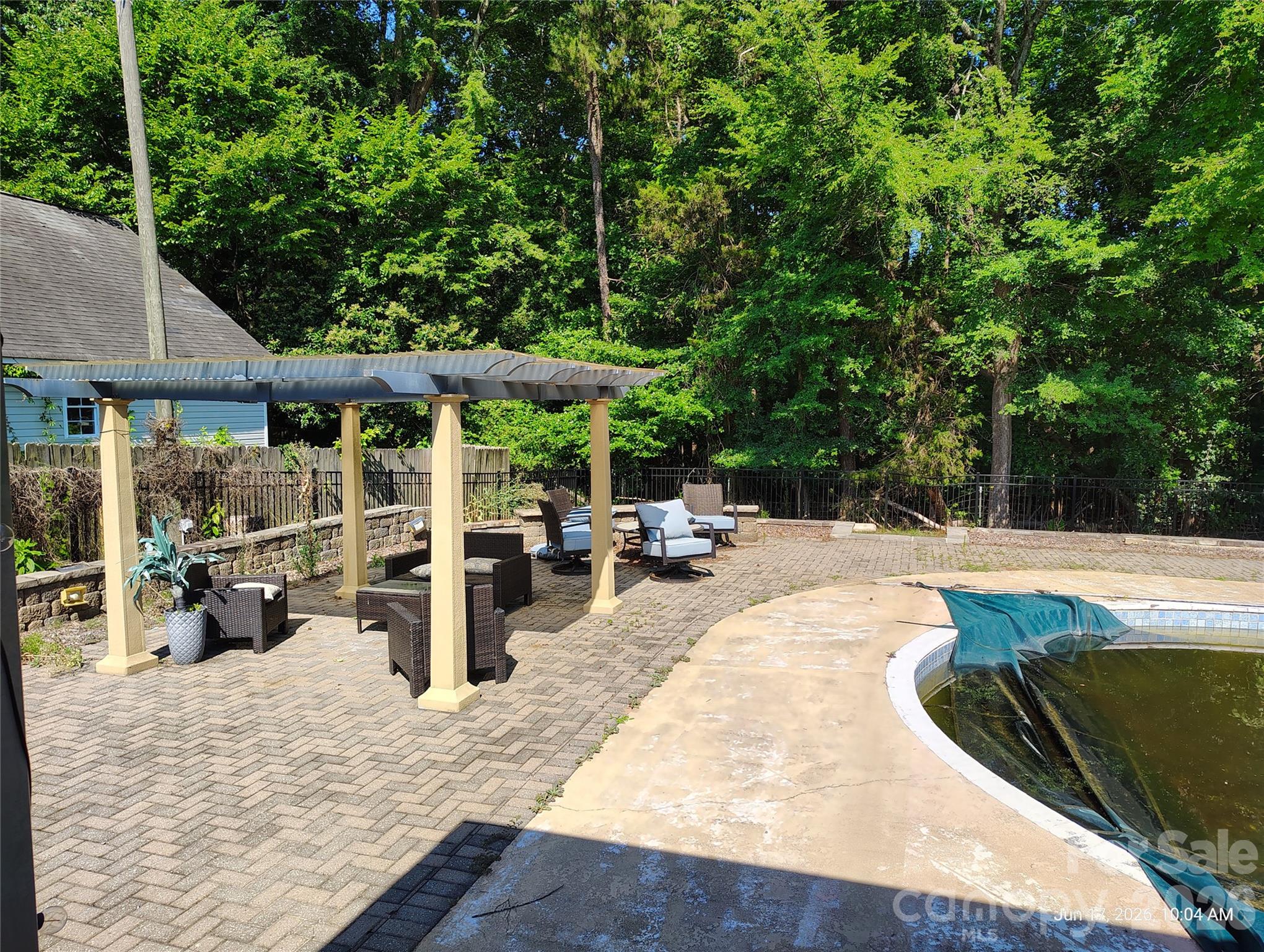 213 Lakeview Drive — Harrisburg