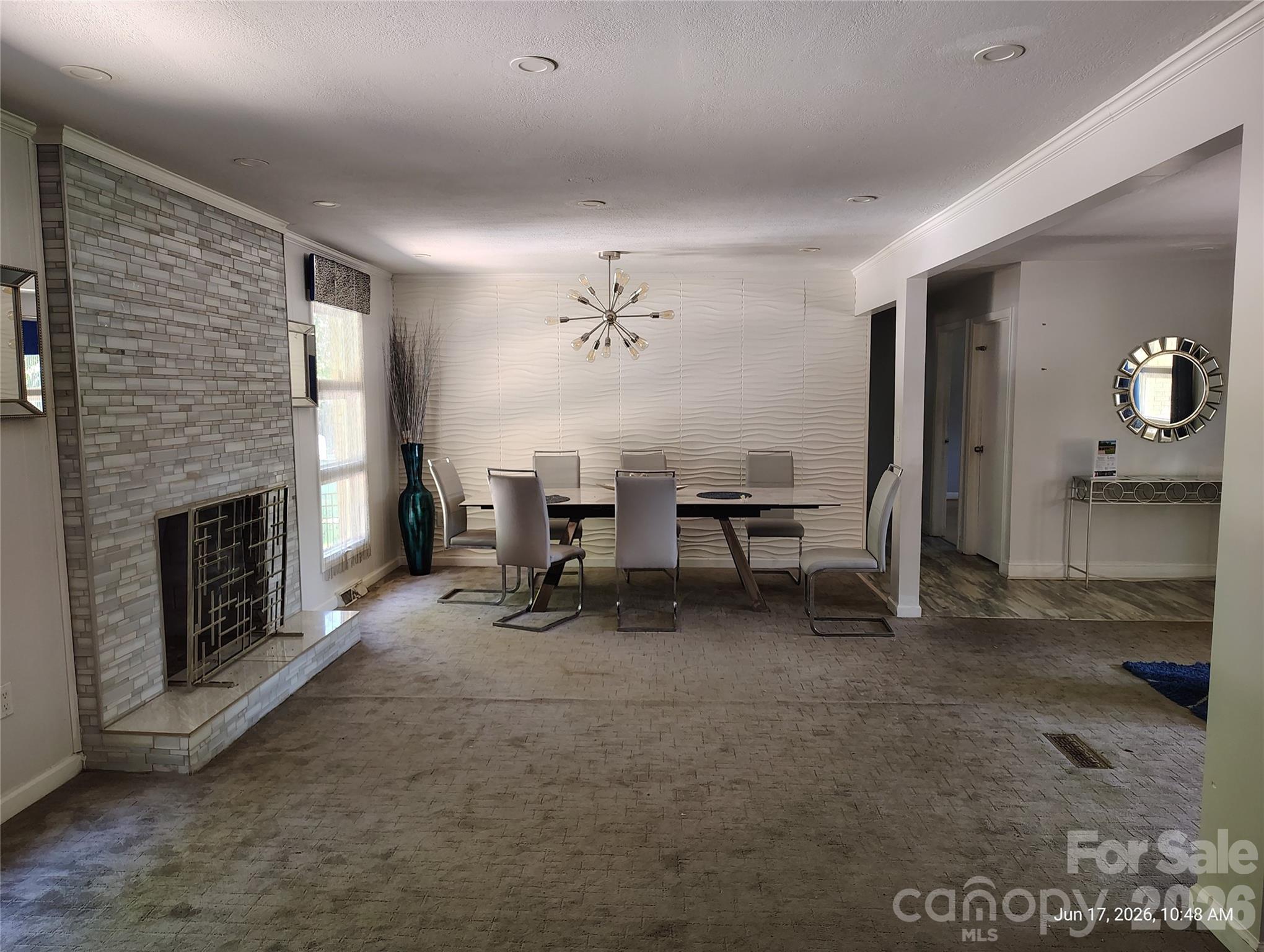 213 Lakeview Drive — Harrisburg