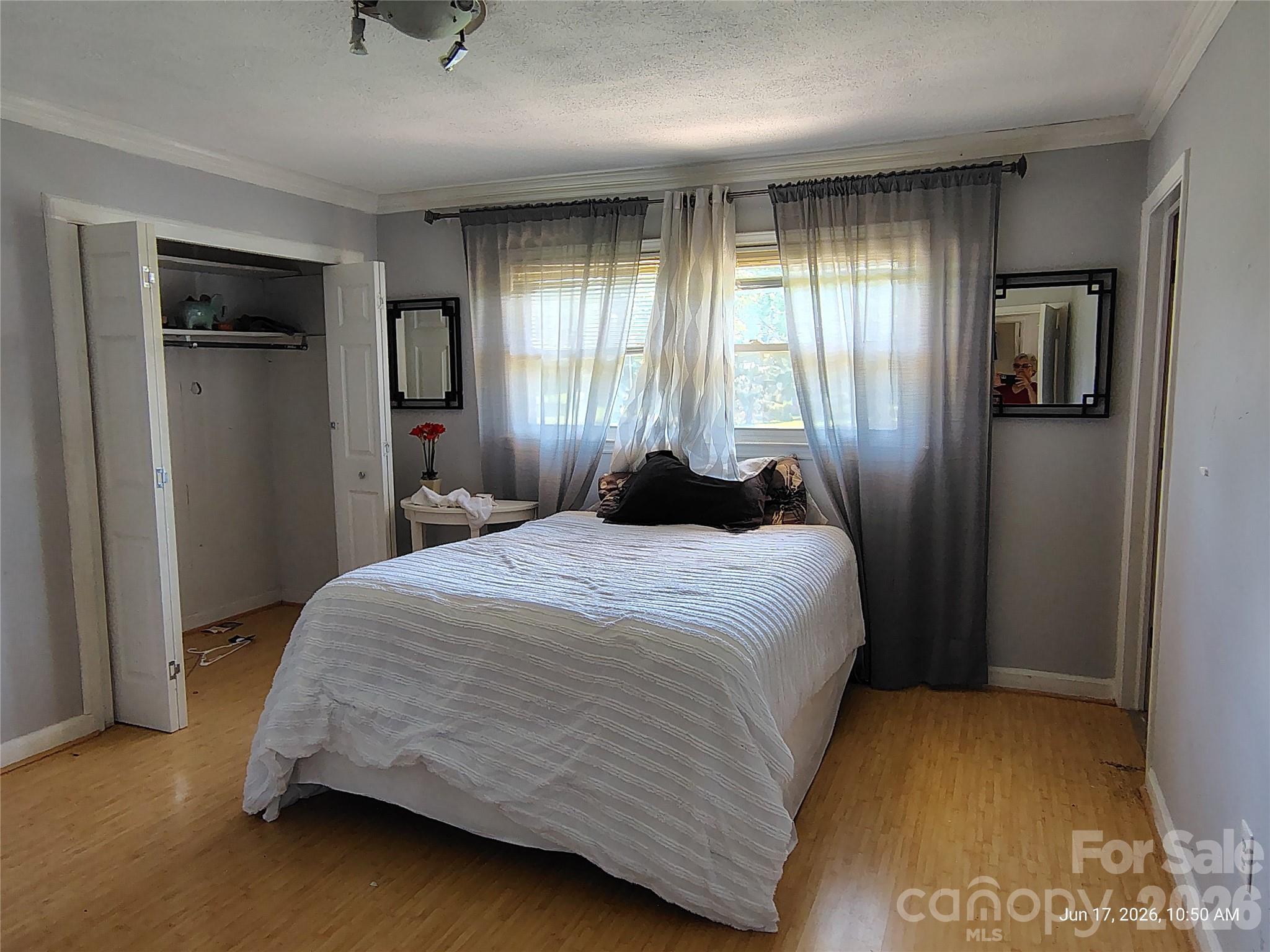 213 Lakeview Drive — Harrisburg