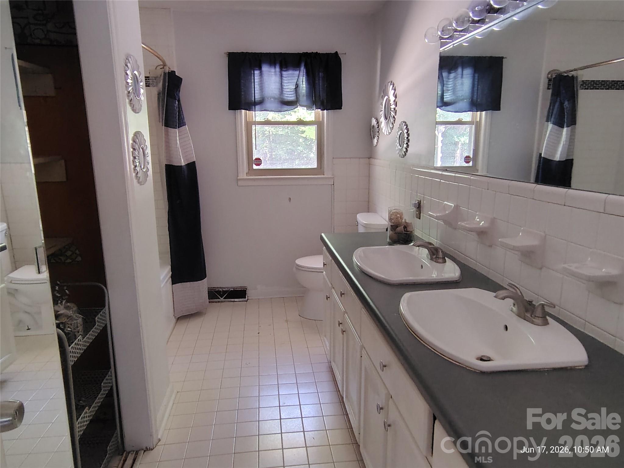 213 Lakeview Drive — Harrisburg