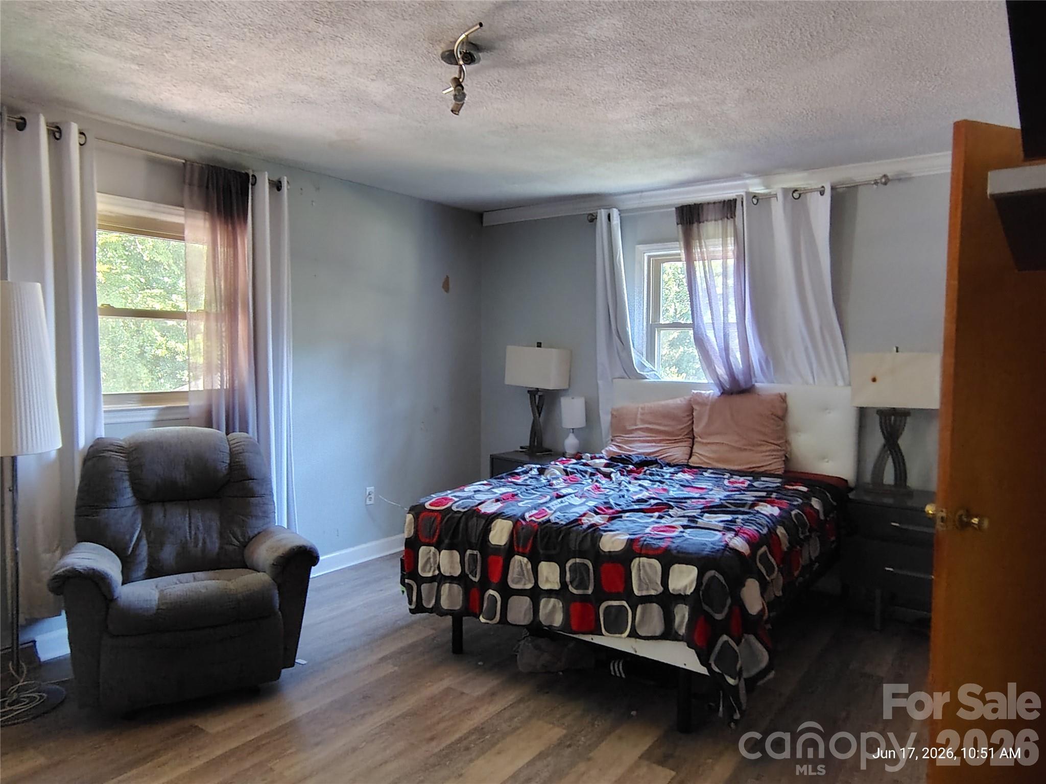 213 Lakeview Drive — Harrisburg