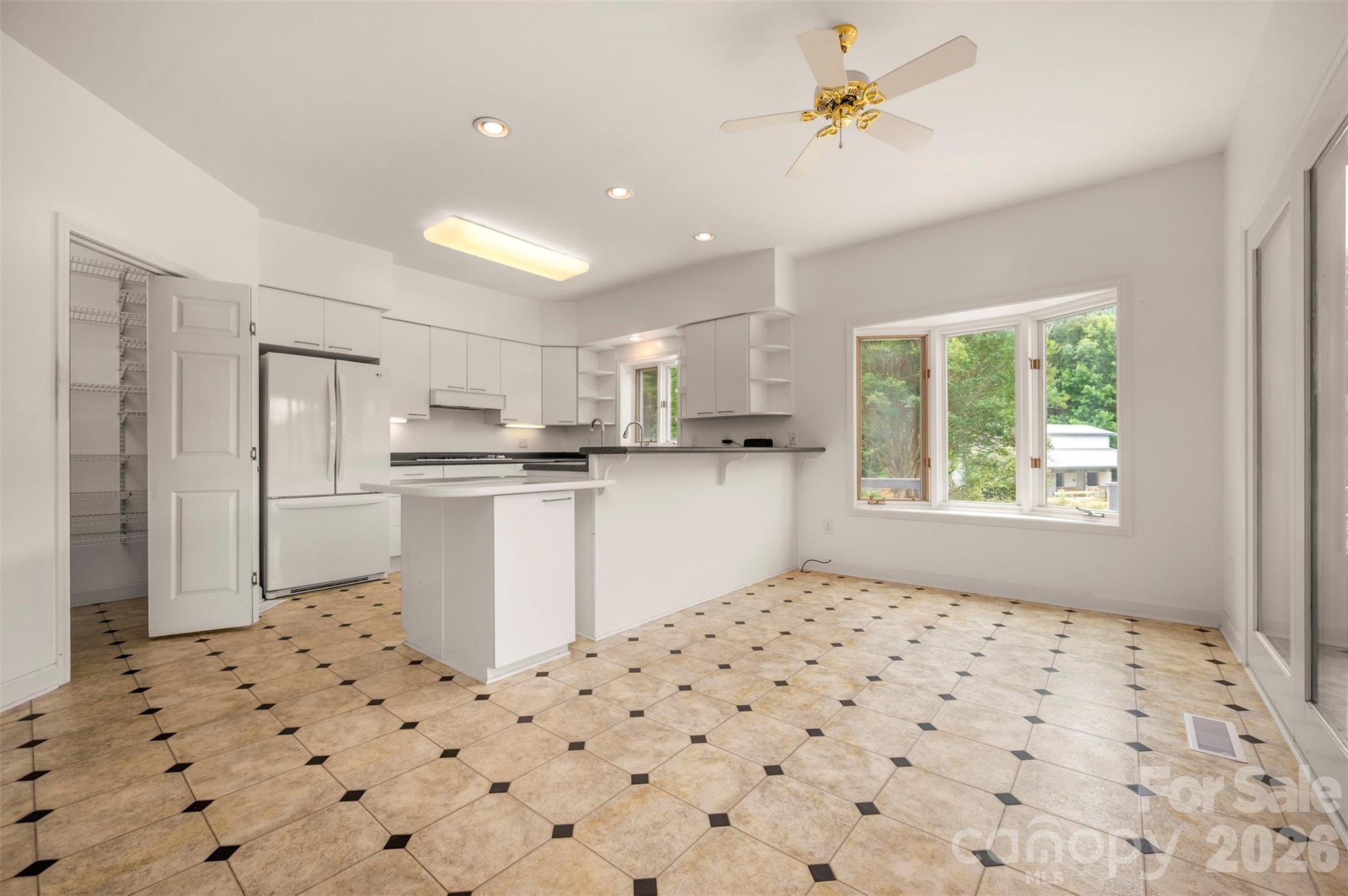 441 Lower Ridgeview Road — Columbus