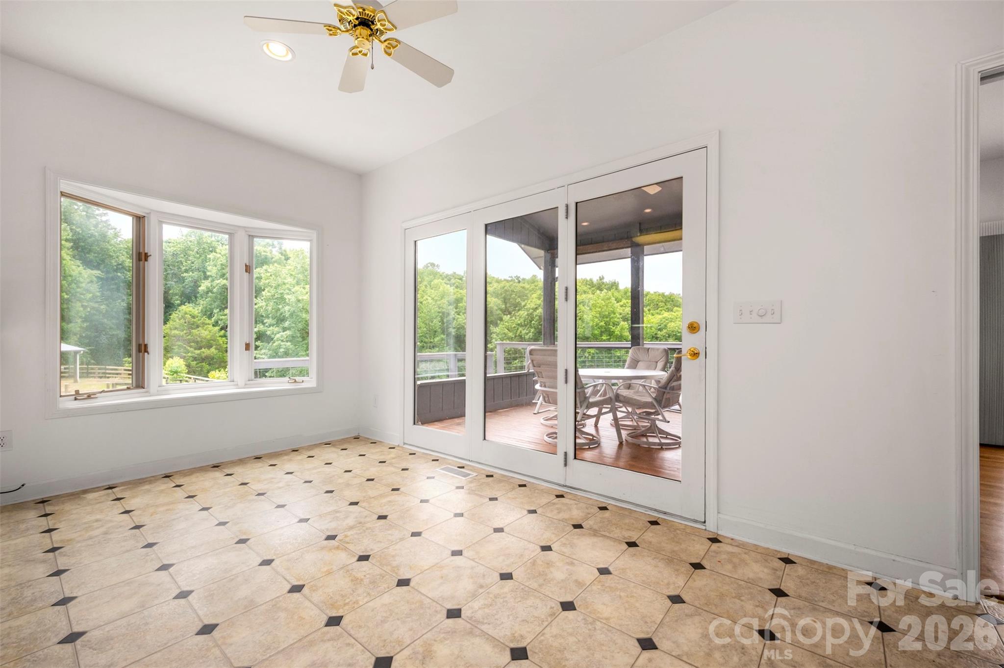 441 Lower Ridgeview Road — Columbus