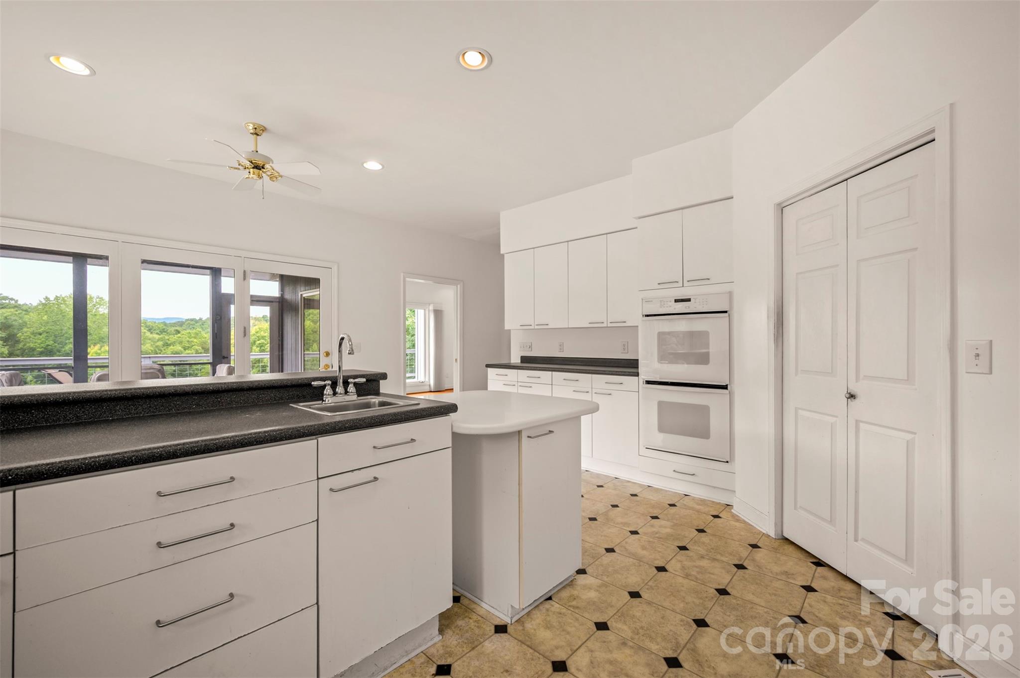 441 Lower Ridgeview Road — Columbus
