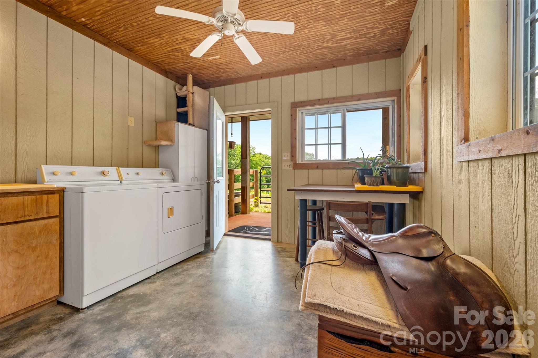 441 Lower Ridgeview Road — Columbus