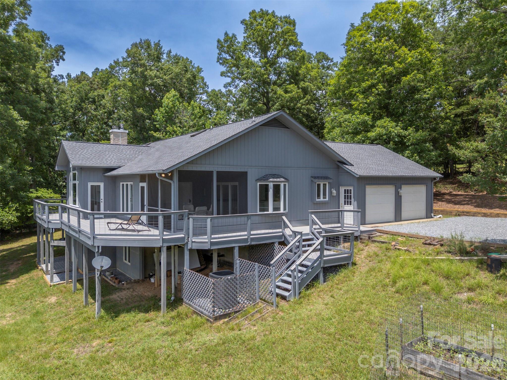 441 Lower Ridgeview Road — Columbus