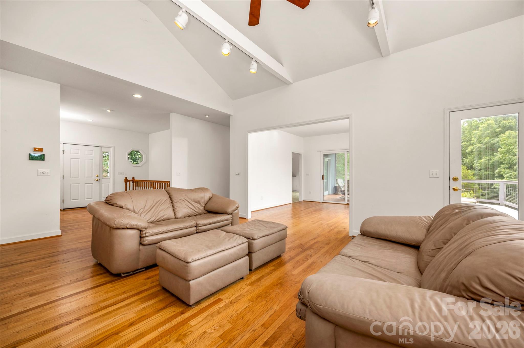 441 Lower Ridgeview Road — Columbus