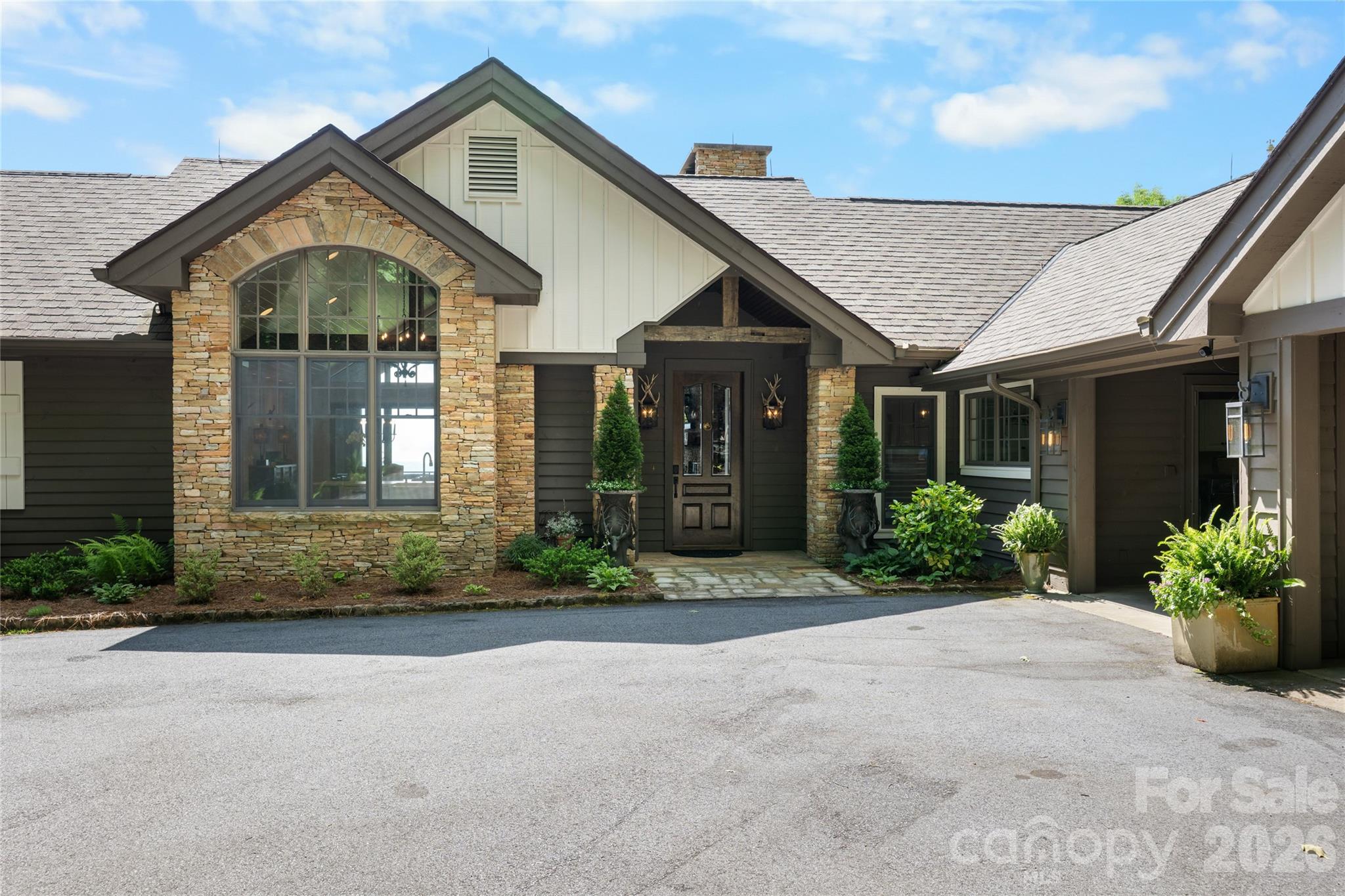 100 Meadow Ridge Drive — Lake Toxaway