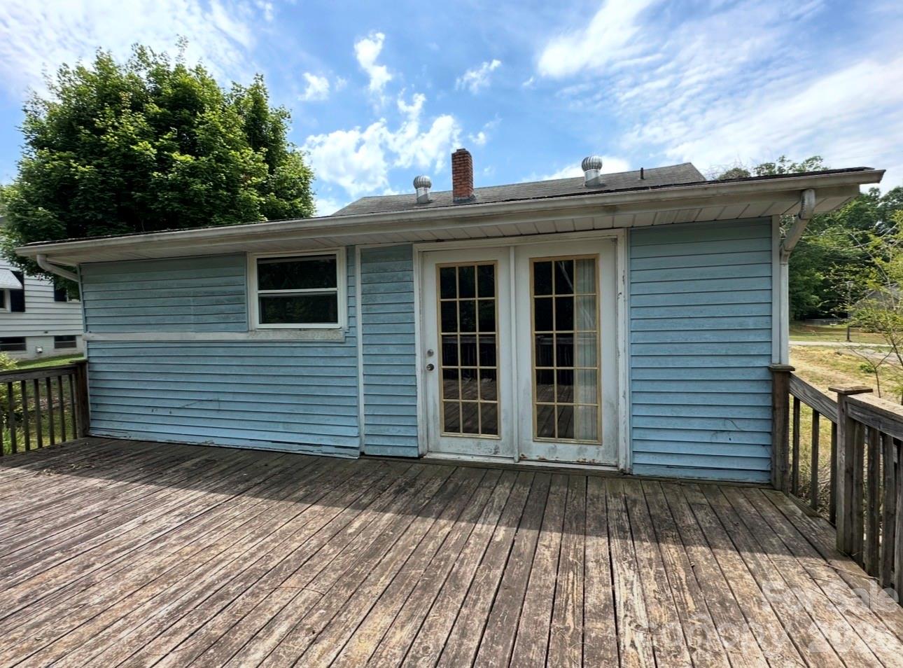 142 Reeves Lane — Elkin