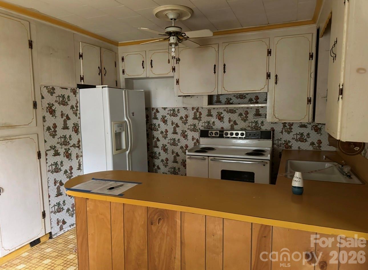 142 Reeves Lane — Elkin