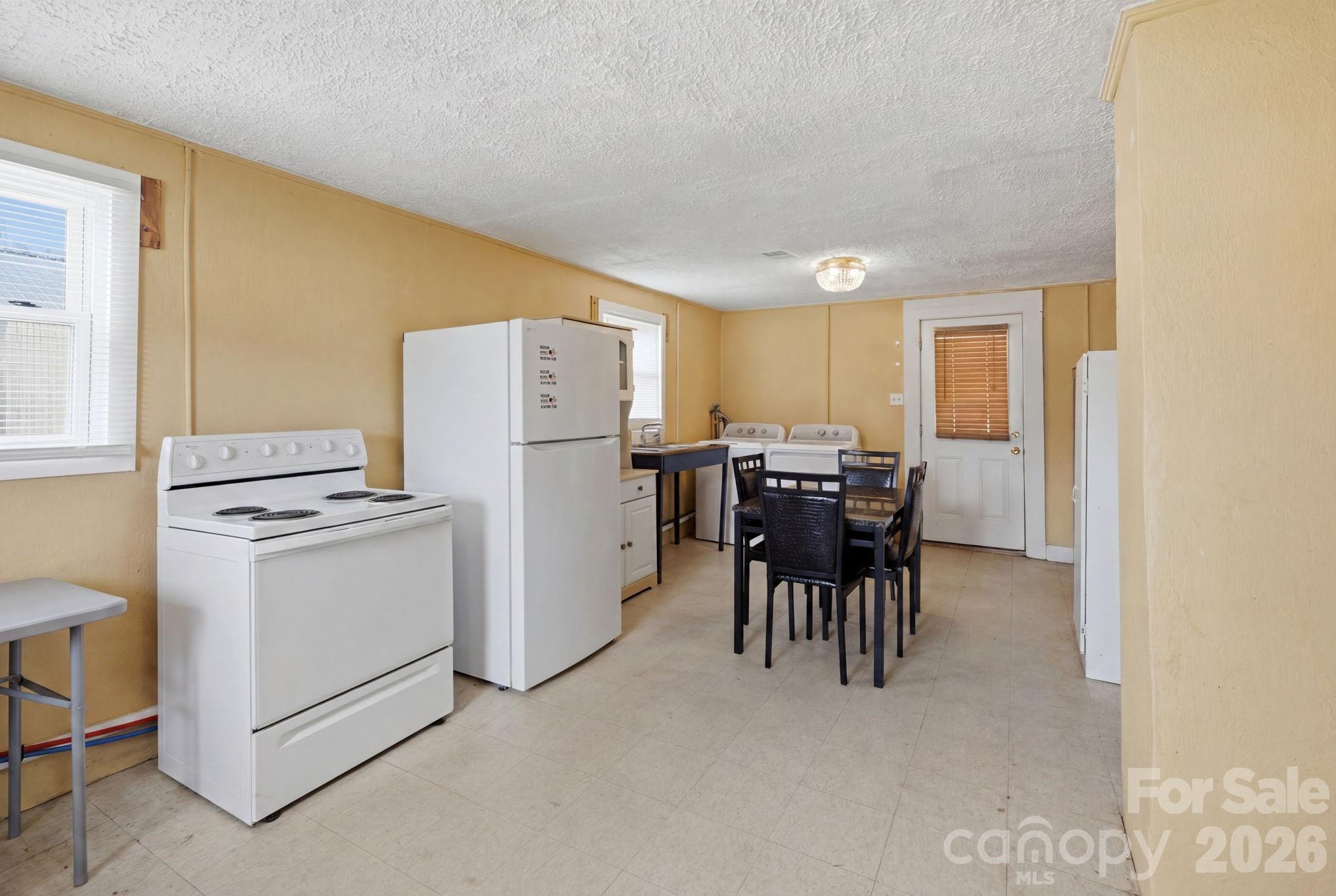 3948 Main Avenue Drive NW — Hickory
