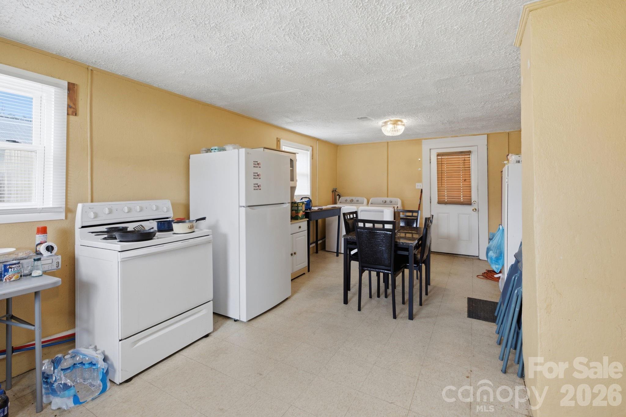 3948 Main Avenue Drive NW — Hickory