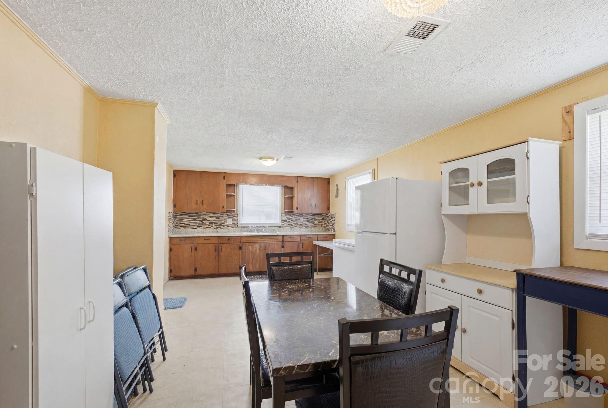 3948 Main Avenue Drive NW — Hickory
