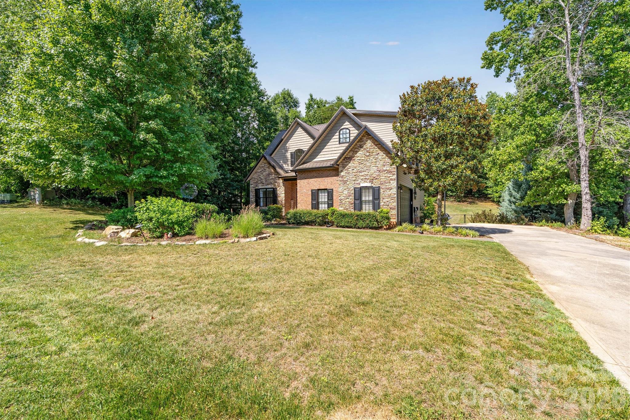 1915 Lynmore Drive — Sherrills Ford