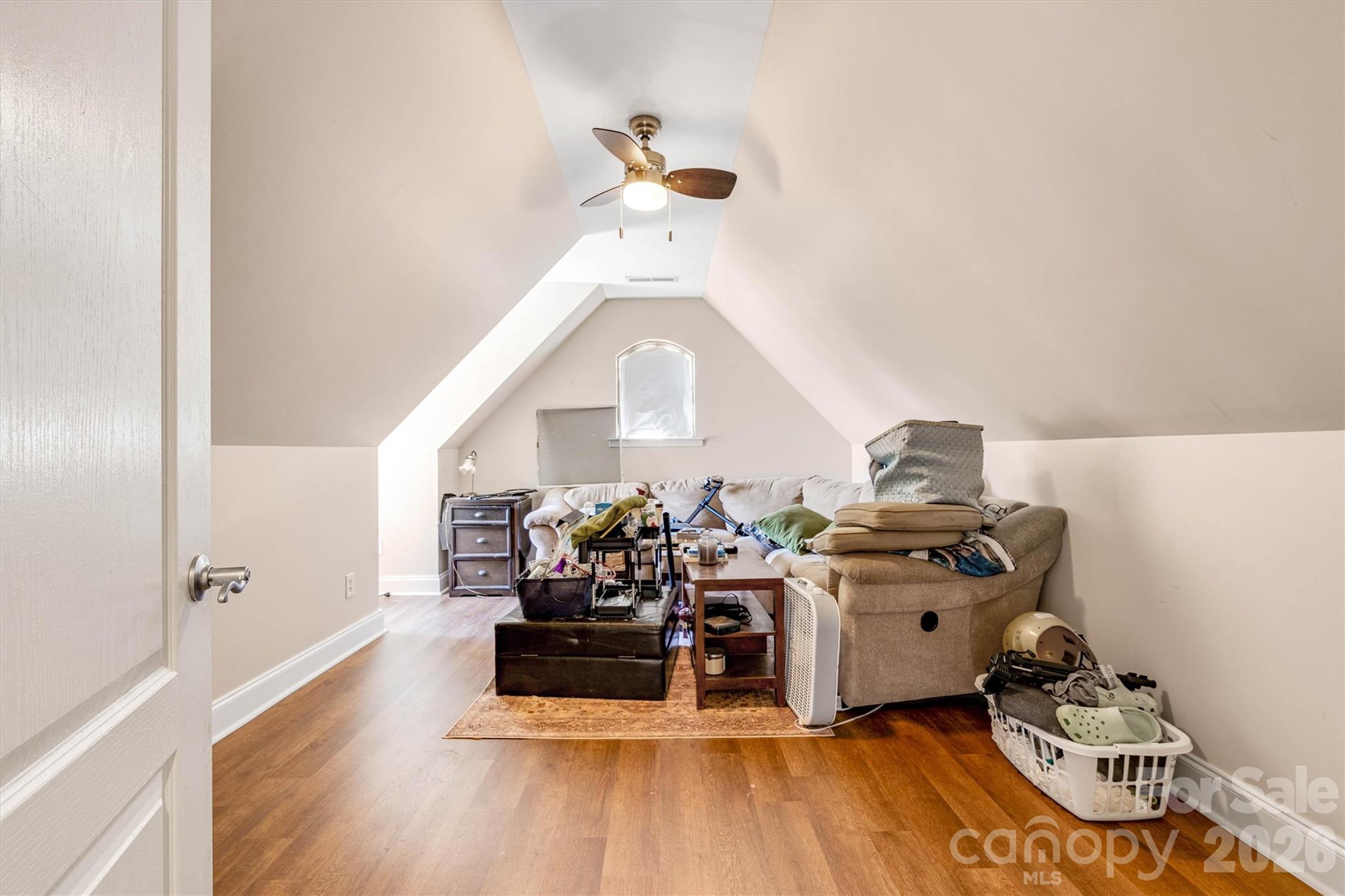 1915 Lynmore Drive — Sherrills Ford