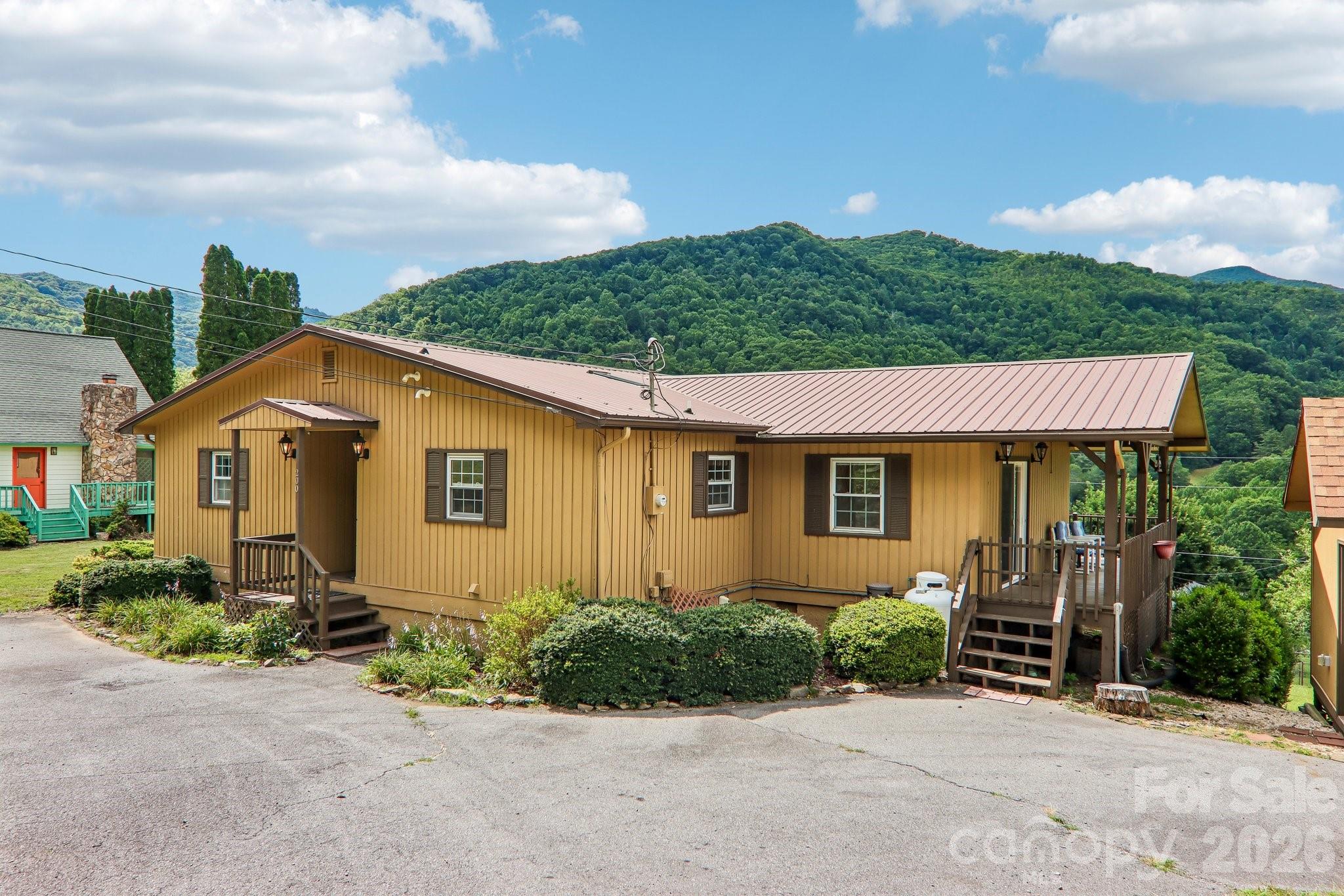 200 Holley Lane — Maggie Valley