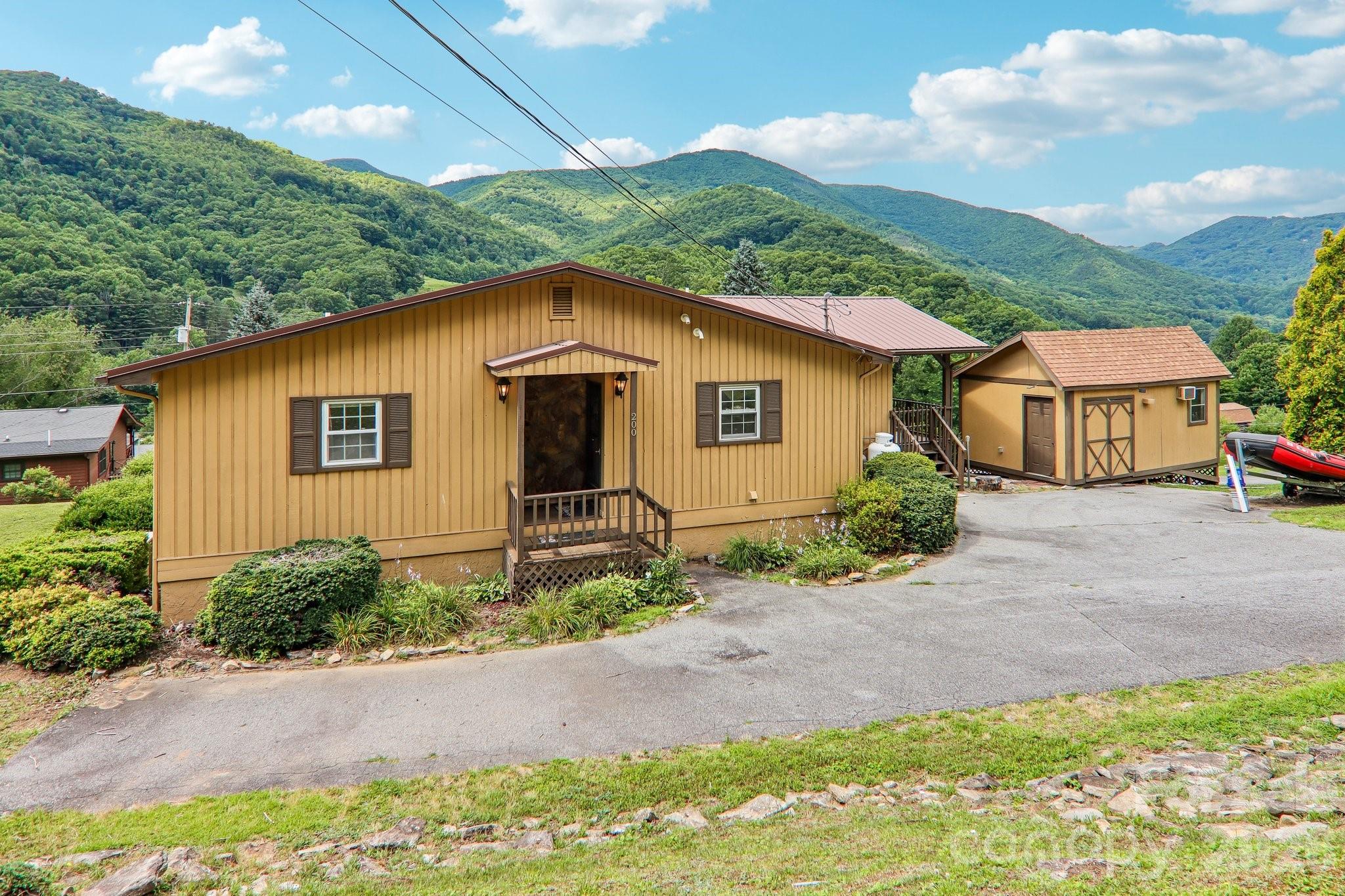 200 Holley Lane — Maggie Valley