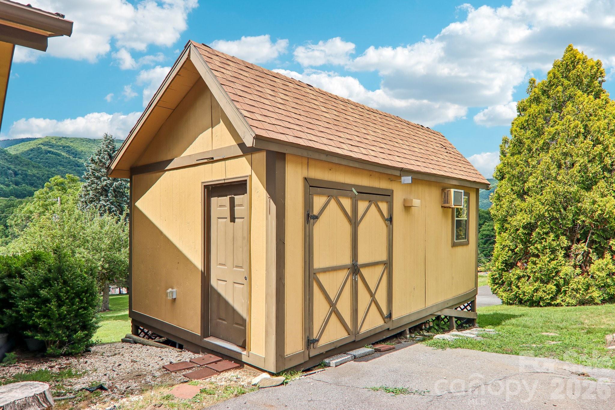 200 Holley Lane — Maggie Valley
