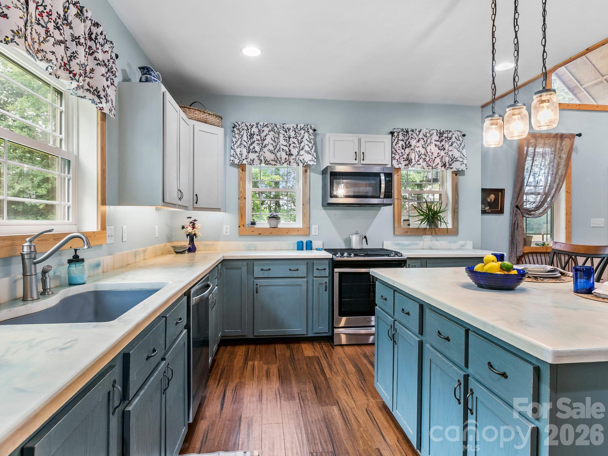 116 W Hiawatha Court — Asheville