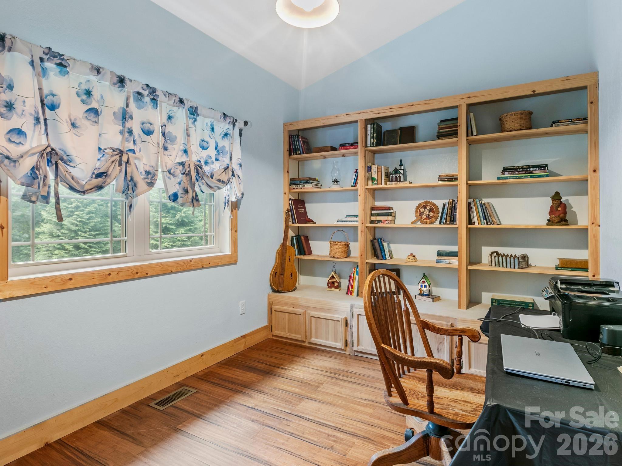 116 W Hiawatha Court — Asheville