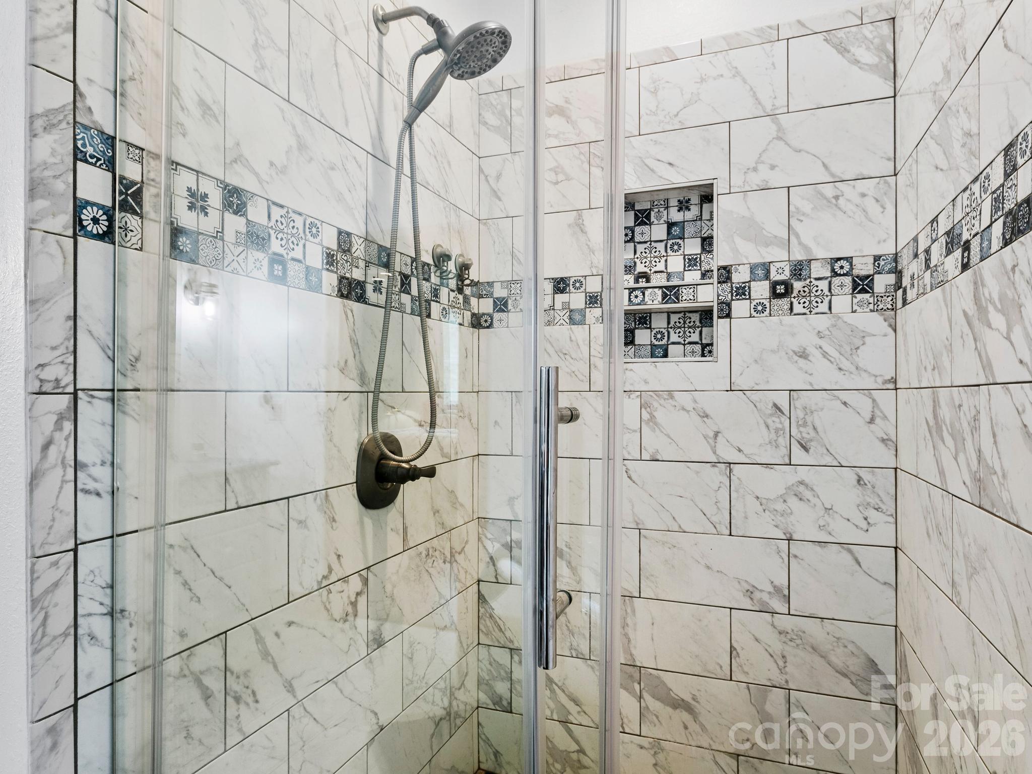 116 W Hiawatha Court — Asheville