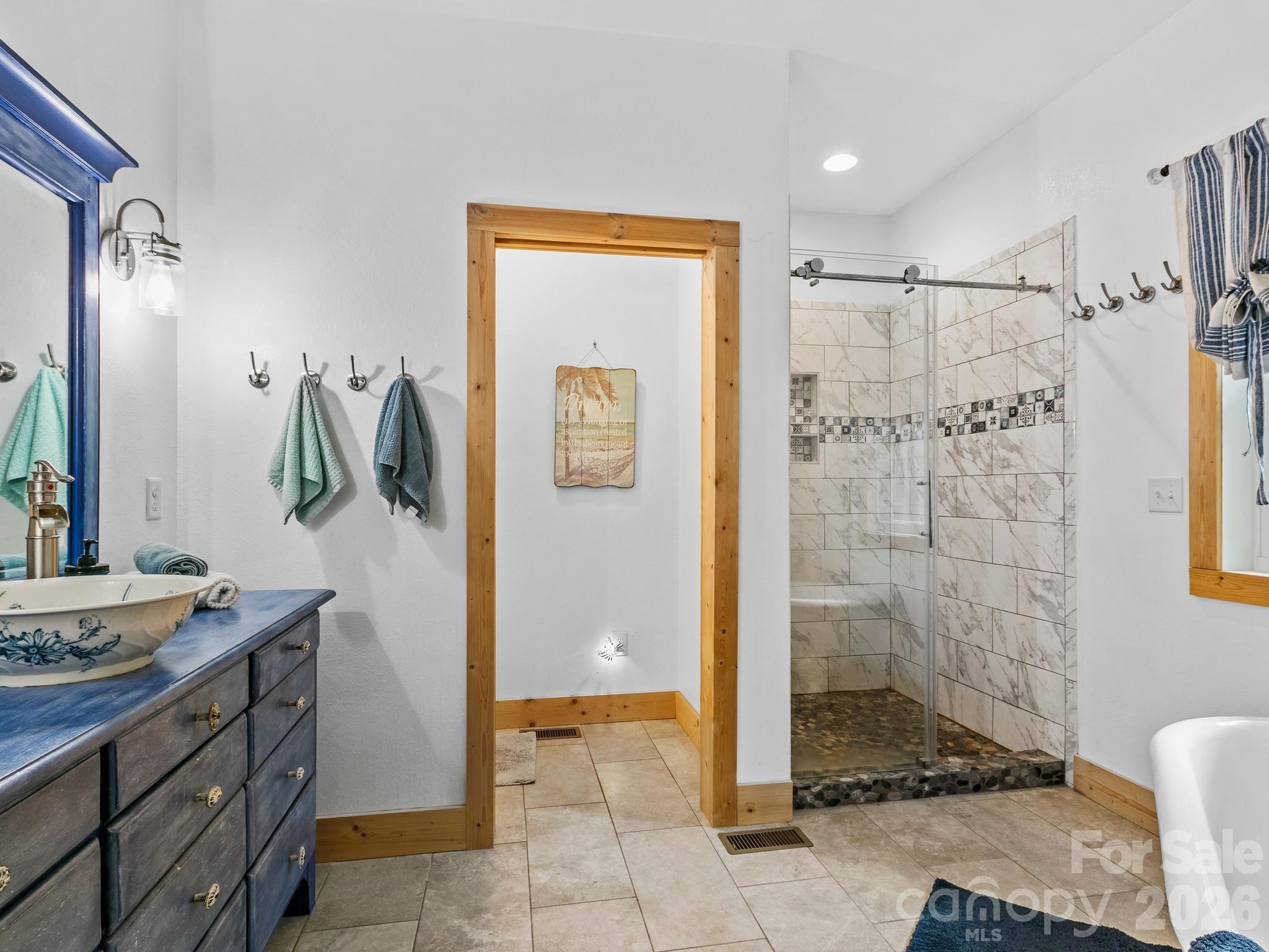 116 W Hiawatha Court — Asheville