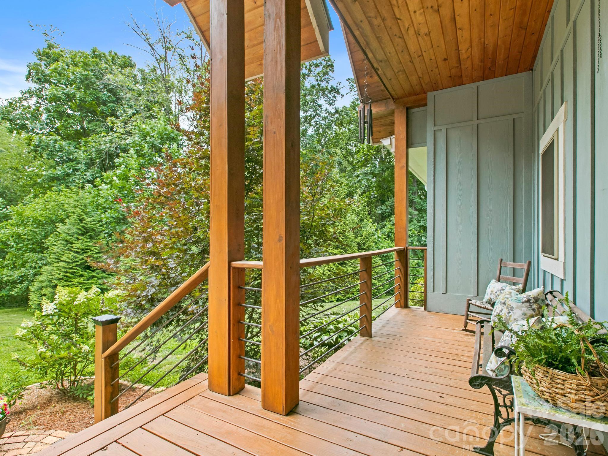 116 W Hiawatha Court — Asheville