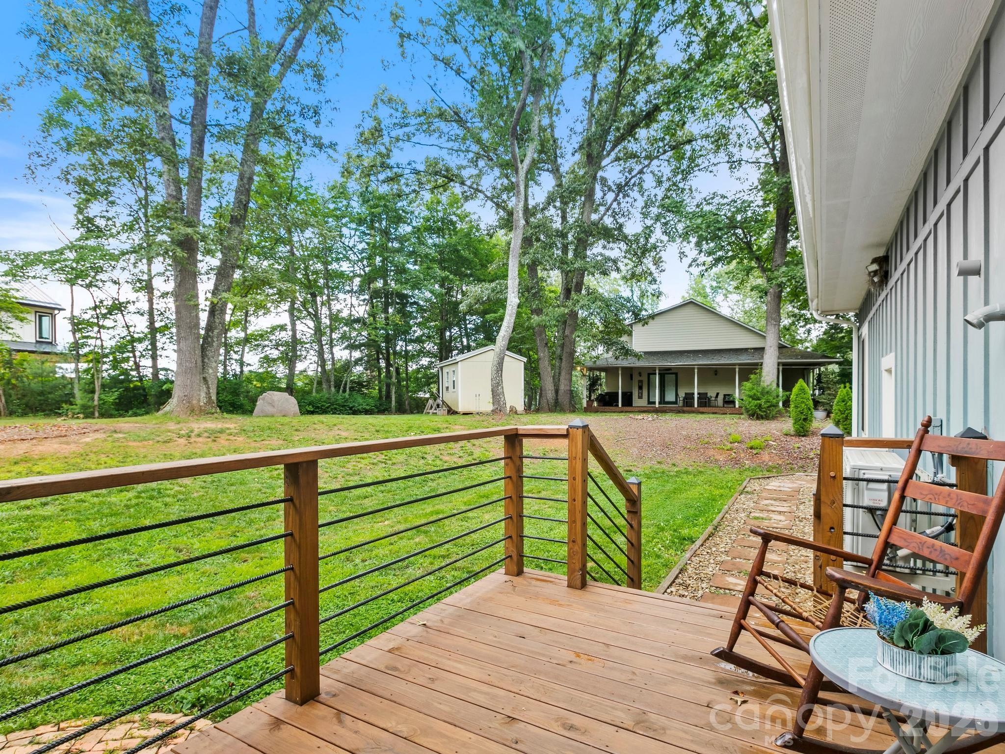 116 W Hiawatha Court — Asheville