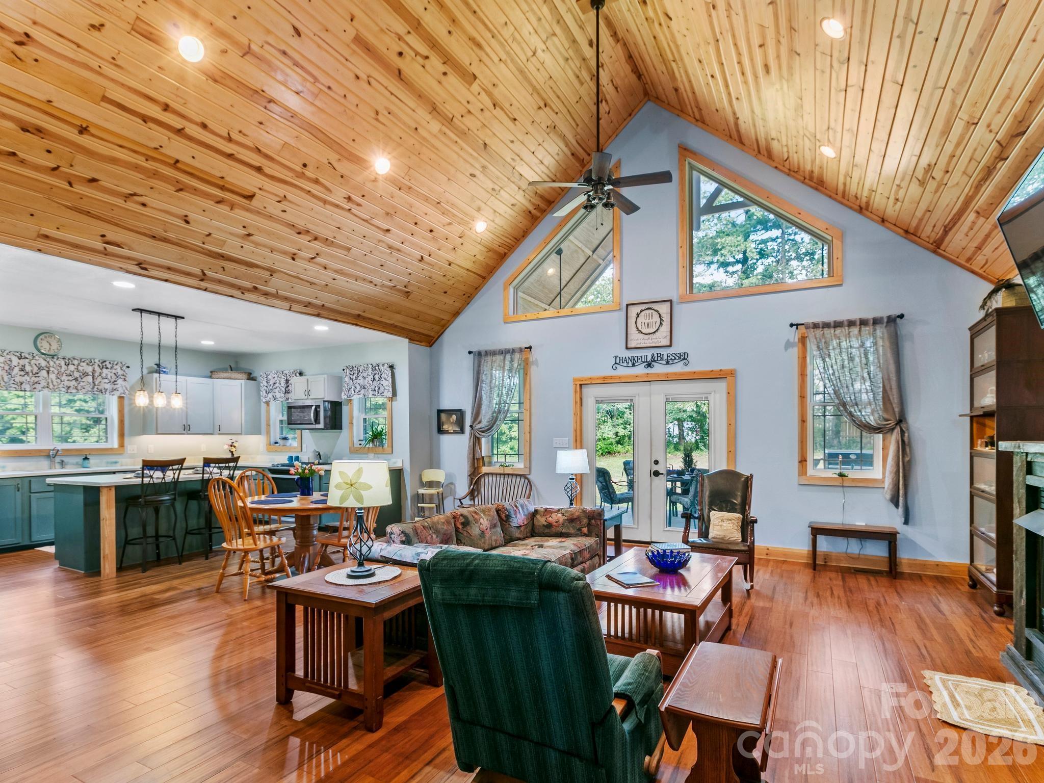 116 W Hiawatha Court — Asheville