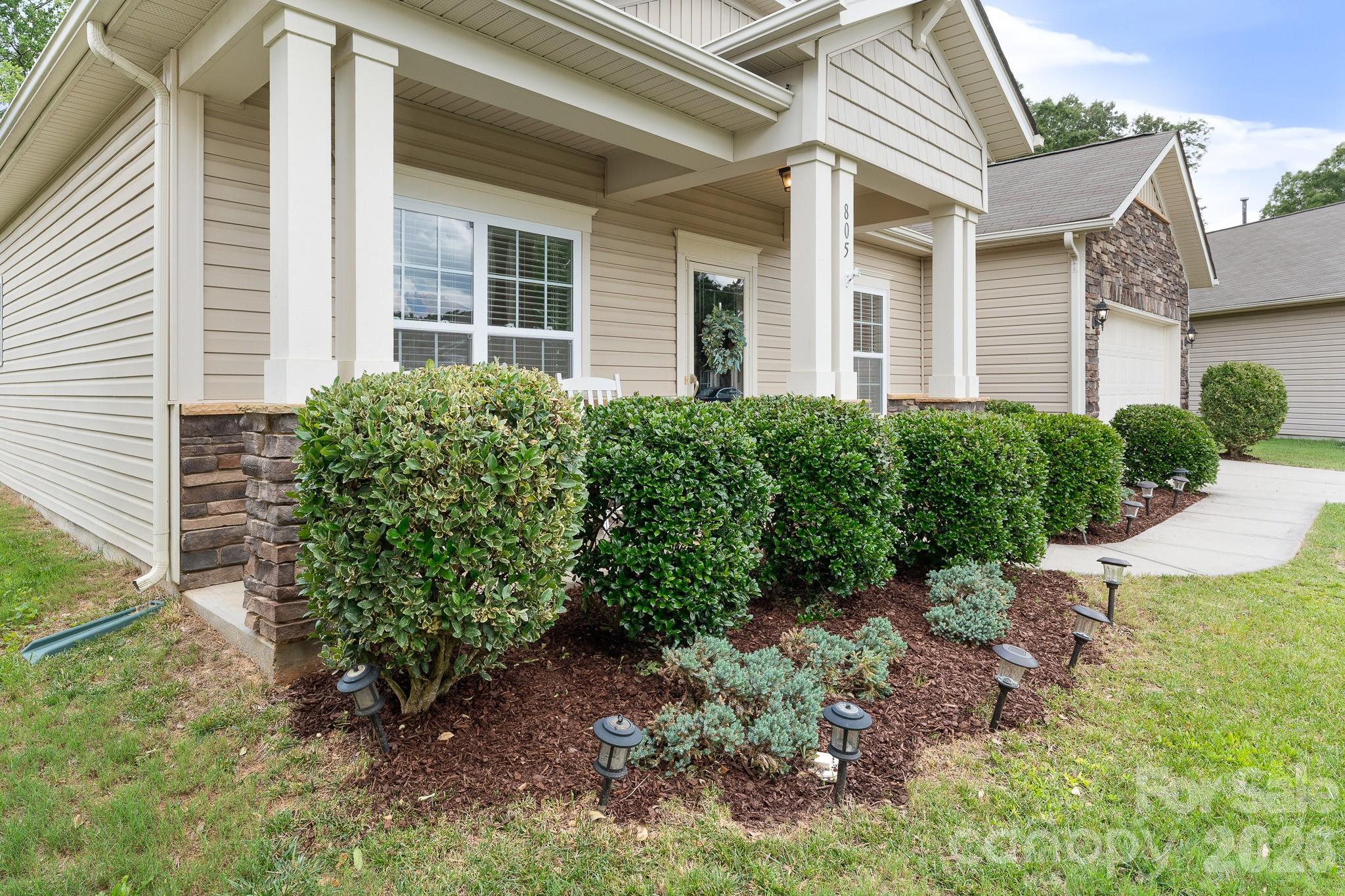 805 Scenic Way — Matthews