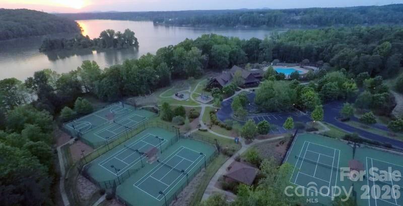 9208 Flying Eagle Lane — Charlotte