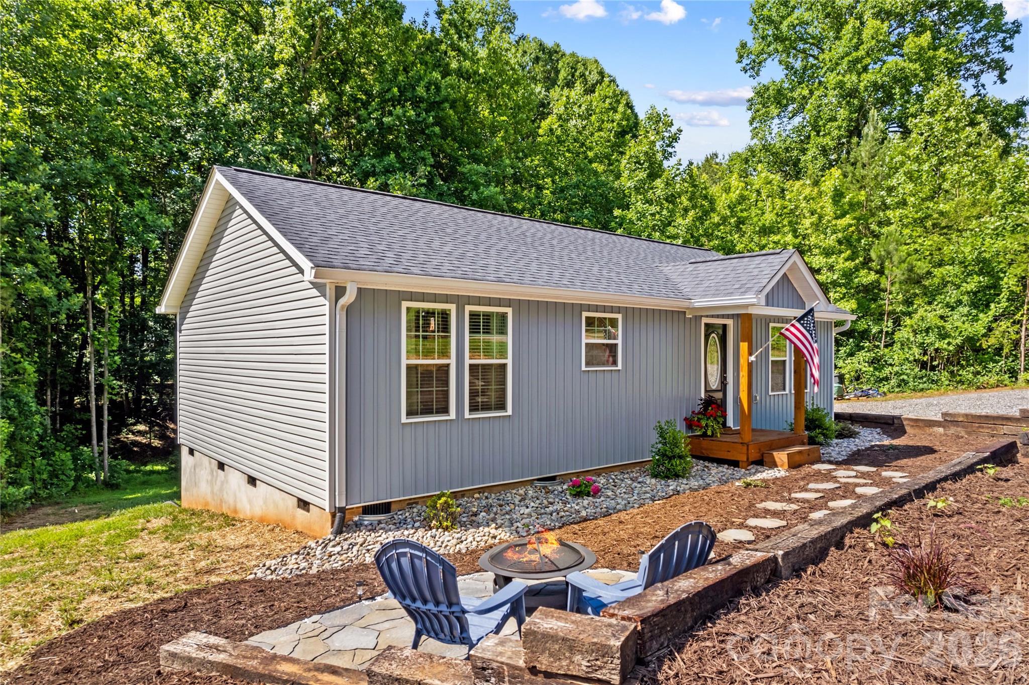 122 S Yadkin River Road — Statesville