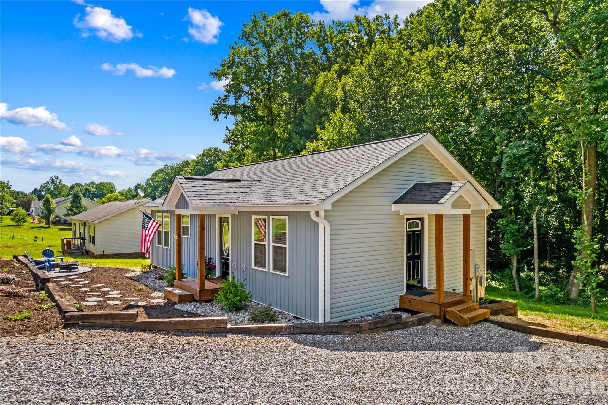 122 S Yadkin River Road — Statesville