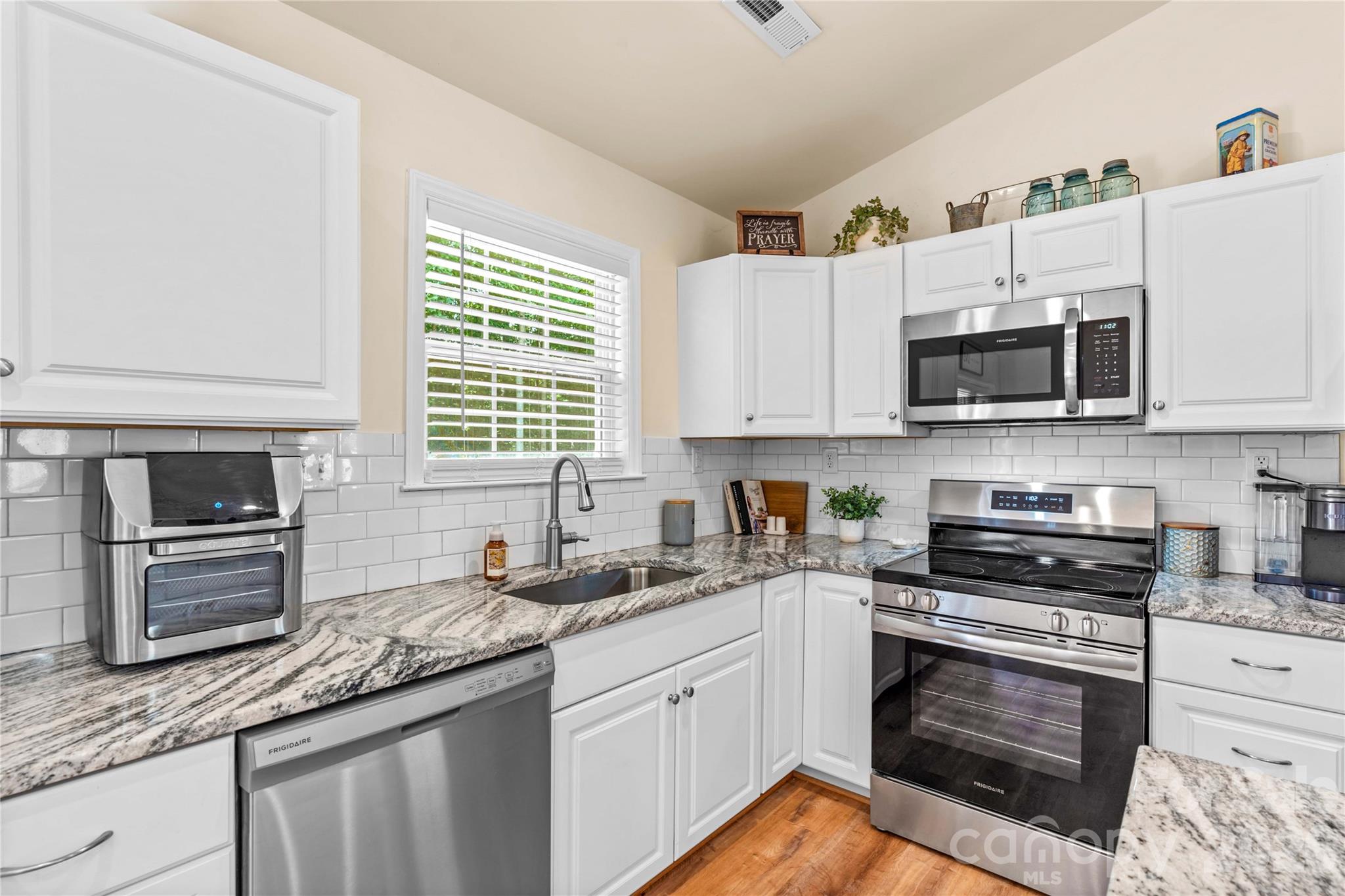 122 S Yadkin River Road — Statesville