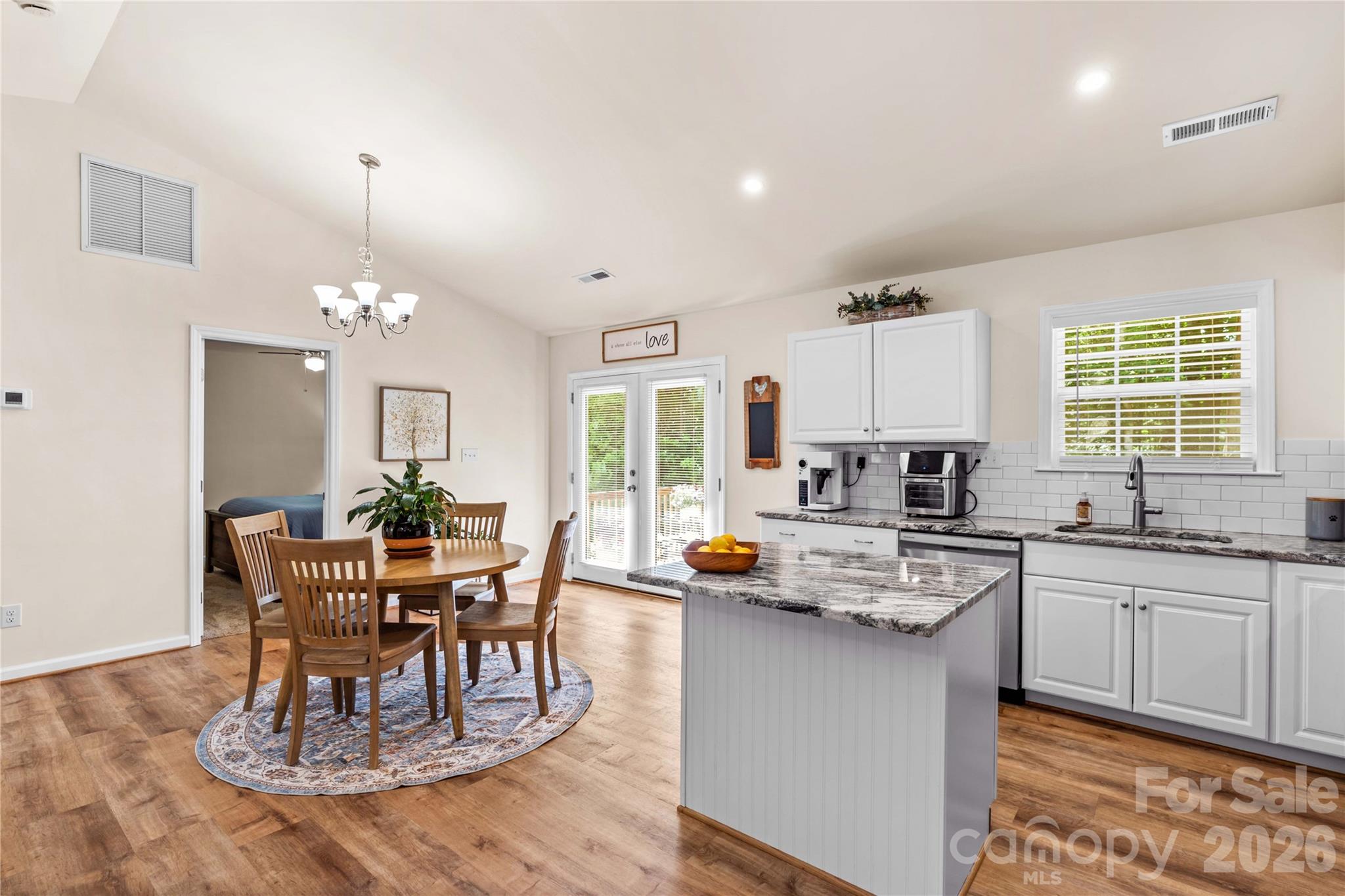 122 S Yadkin River Road — Statesville