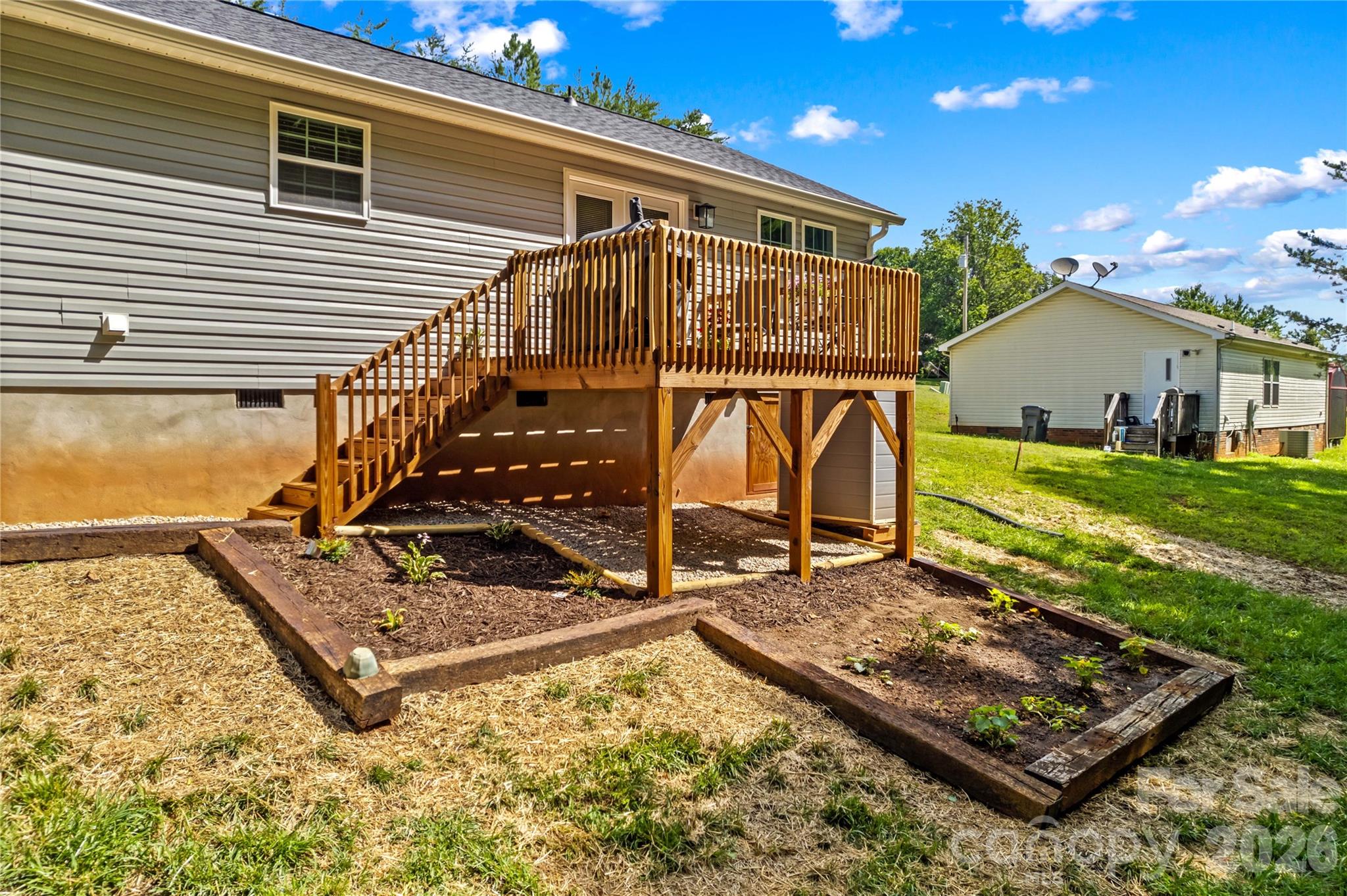 122 S Yadkin River Road — Statesville