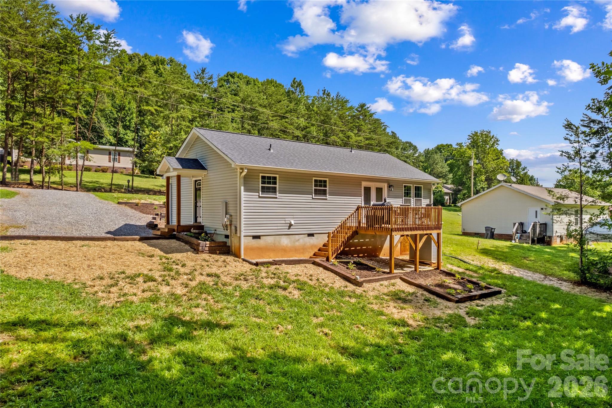 122 S Yadkin River Road — Statesville
