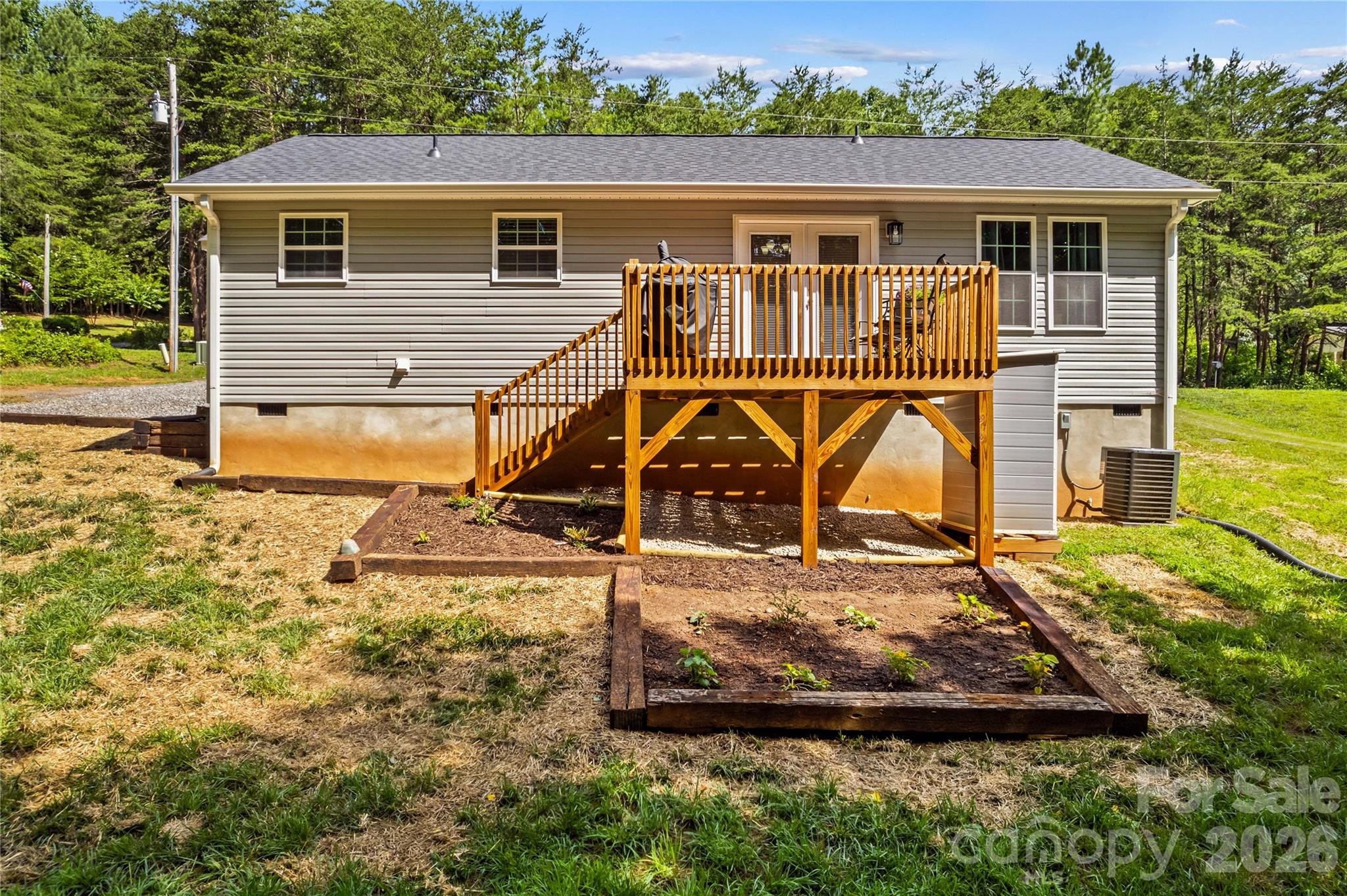122 S Yadkin River Road — Statesville