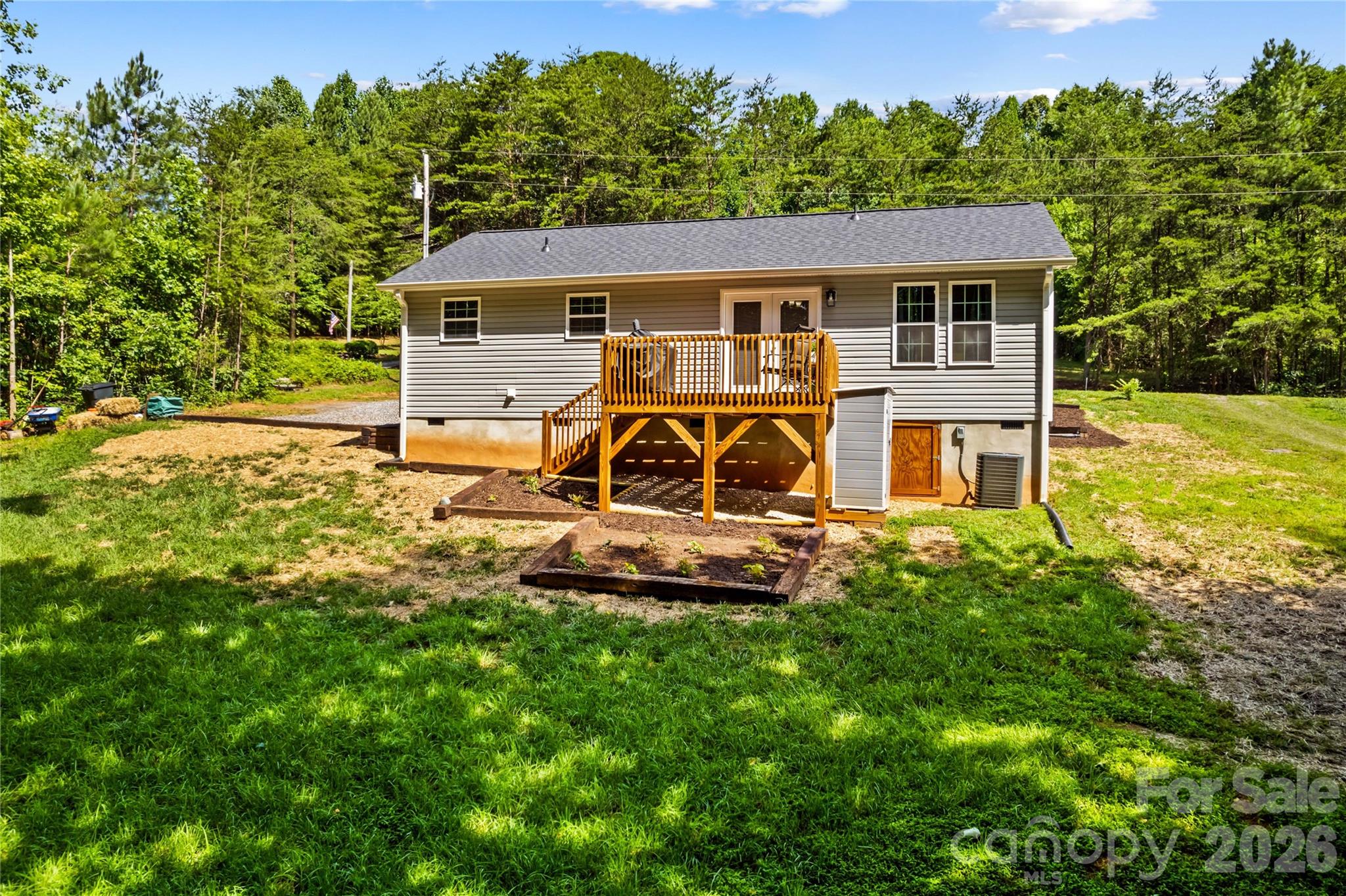 122 S Yadkin River Road — Statesville