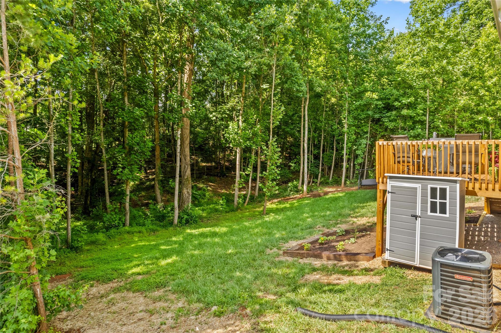 122 S Yadkin River Road — Statesville